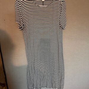 Old Navy Black and White T-Shirt Midi Dress